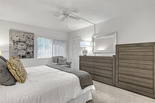 325 Pine Ridge Cir D-1, Green Acres, FL 33463