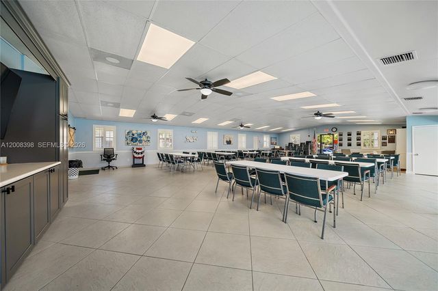 325 Pine Ridge Cir D-1, Green Acres, FL 33463