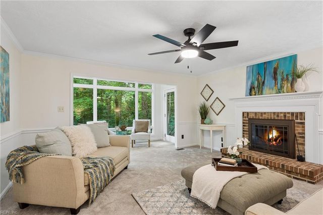 8 Graham DR, Newport News, VA 23606
