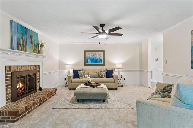 8 Graham DR, Newport News, VA 23606