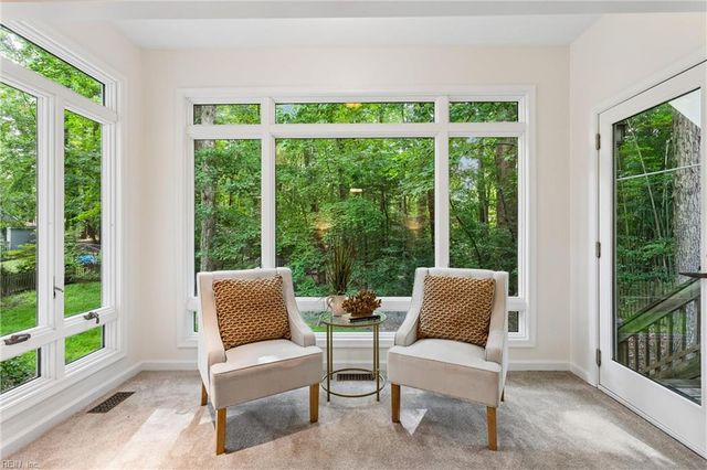 8 Graham DR, Newport News, VA 23606