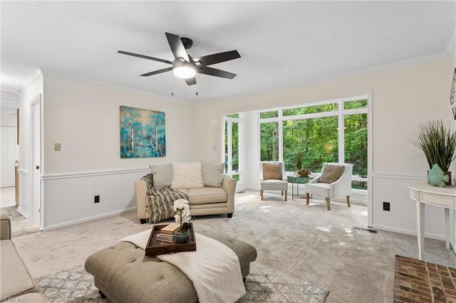 8 Graham DR, Newport News, VA 23606