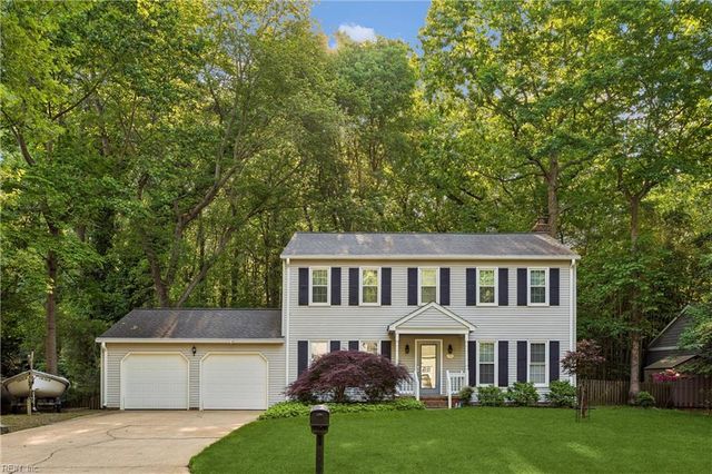 8 Graham DR, Newport News, VA 23606