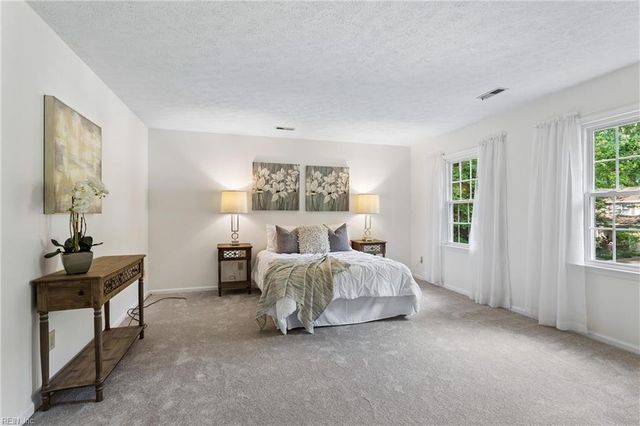 8 Graham DR, Newport News, VA 23606