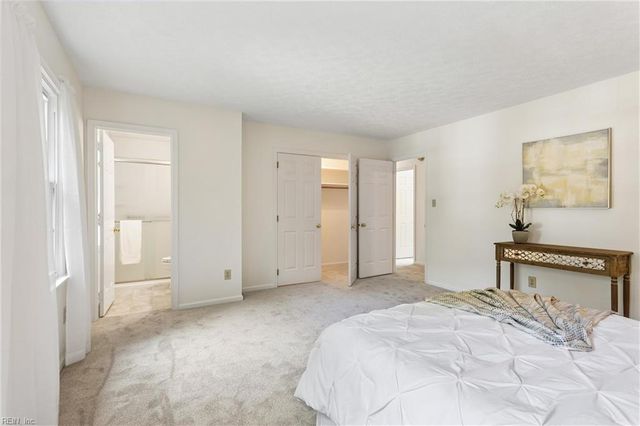8 Graham DR, Newport News, VA 23606
