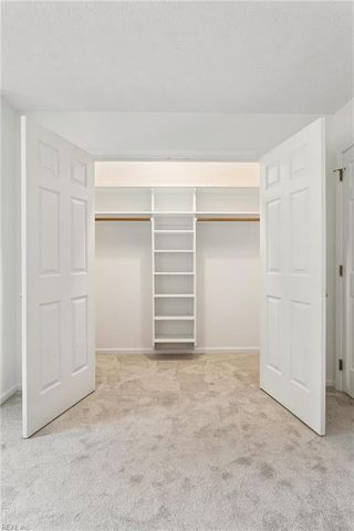 8 Graham DR, Newport News, VA 23606