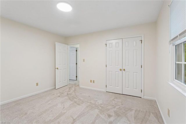 8 Graham DR, Newport News, VA 23606