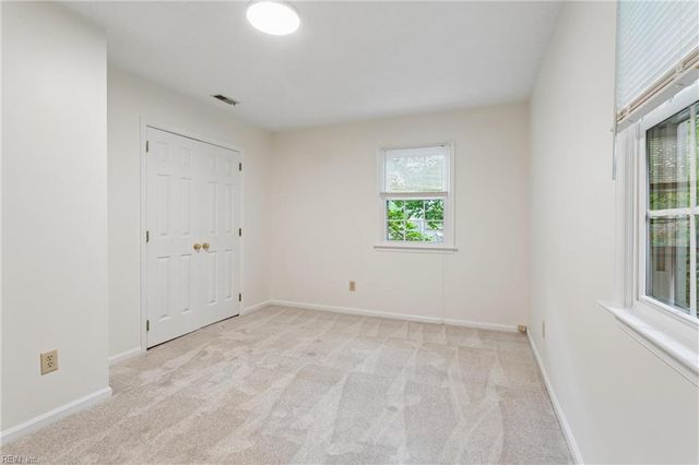 8 Graham DR, Newport News, VA 23606