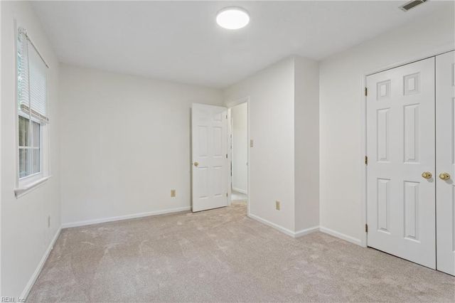 8 Graham DR, Newport News, VA 23606