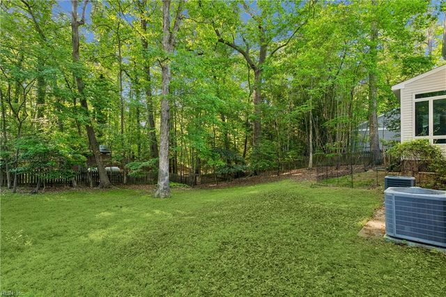 8 Graham DR, Newport News, VA 23606
