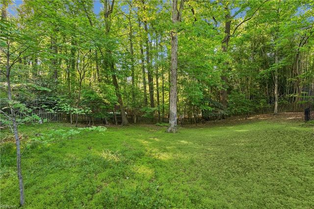 8 Graham DR, Newport News, VA 23606