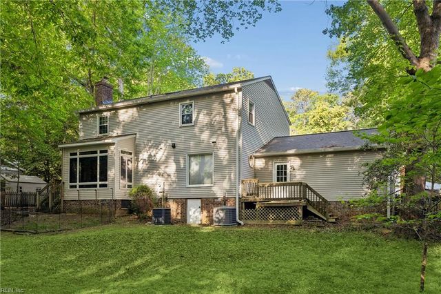 8 Graham DR, Newport News, VA 23606