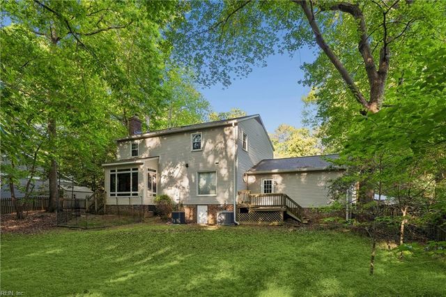 8 Graham DR, Newport News, VA 23606