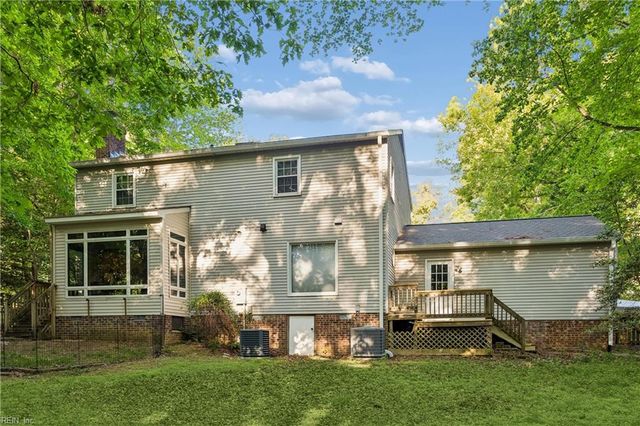 8 Graham DR, Newport News, VA 23606