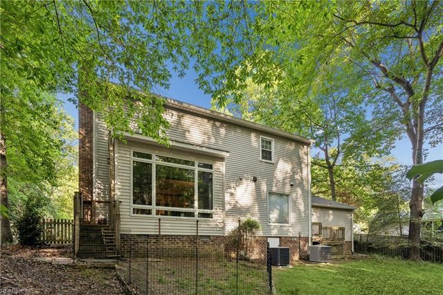 8 Graham DR, Newport News, VA 23606