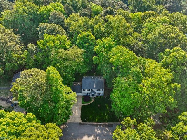 8 Graham DR, Newport News, VA 23606