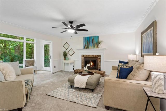 8 Graham DR, Newport News, VA 23606