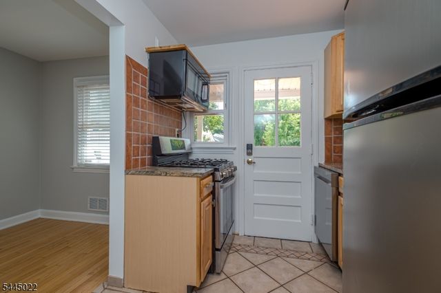 39 Amboy Ave, Metuchen Boro, NJ 08840