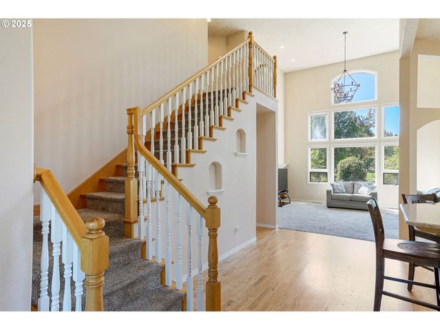 2815 HAZELNUT Dr, Woodburn, OR 97071