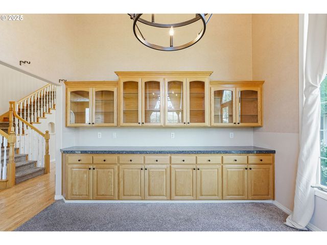 2815 HAZELNUT Dr, Woodburn, OR 97071