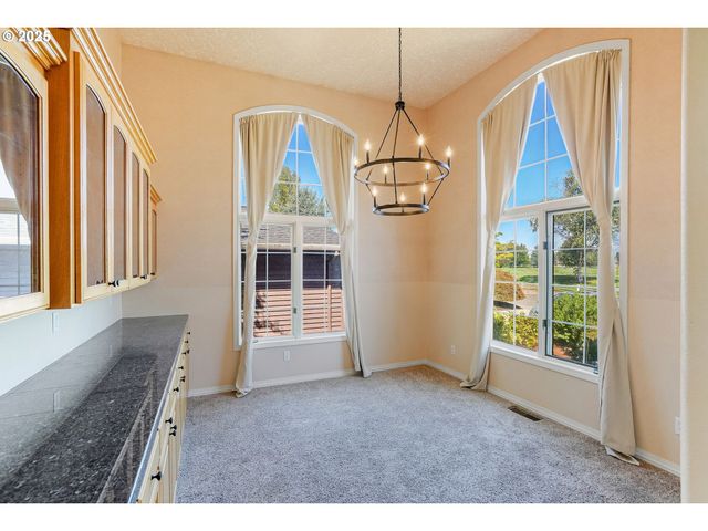 2815 HAZELNUT Dr, Woodburn, OR 97071