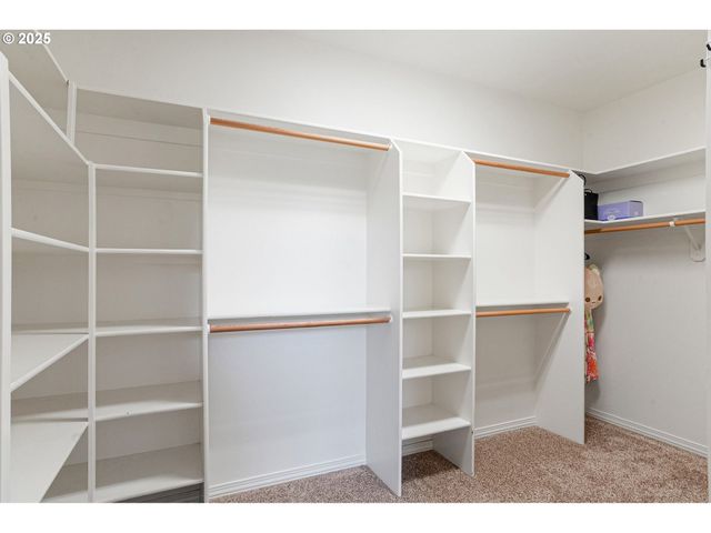 2815 HAZELNUT Dr, Woodburn, OR 97071