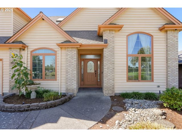 2815 HAZELNUT Dr, Woodburn, OR 97071