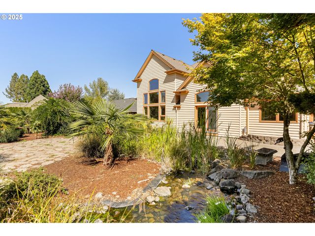 2815 HAZELNUT Dr, Woodburn, OR 97071