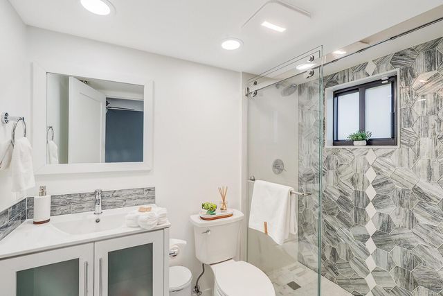 1660 Twelve Oaks Way 101 & 50 Ft. Dock & 30k L, North Palm Beach, FL 33408