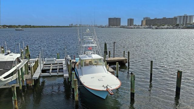 1660 Twelve Oaks Way 101 & 50 Ft. Dock & 30k L, North Palm Beach, FL 33408