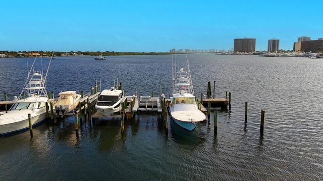 1660 Twelve Oaks Way 101 & 50 Ft. Dock & 30k L, North Palm Beach, FL 33408
