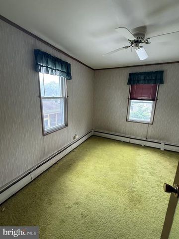 22 W ROLAND RD, Brookhaven, PA 19015