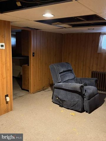 22 W ROLAND RD, Brookhaven, PA 19015