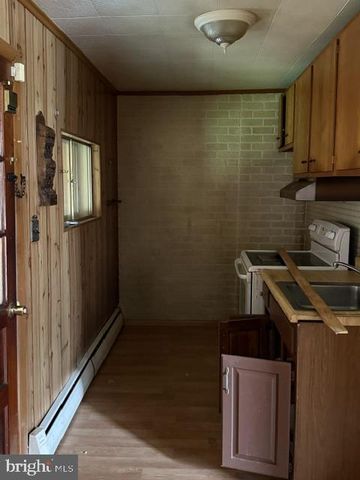 22 W ROLAND RD, Brookhaven, PA 19015