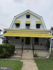 22 W ROLAND RD, Brookhaven, PA 19015