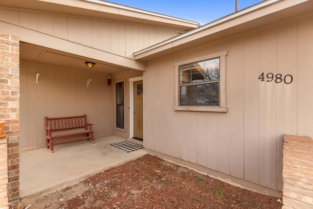 4980 Zirconia Drive NE, Rio Rancho, NM 87124