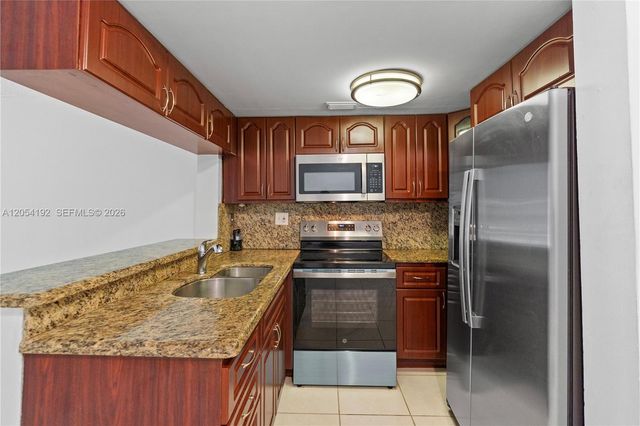 8585 NW 6th Ln 9-208, Miami, FL 33126
