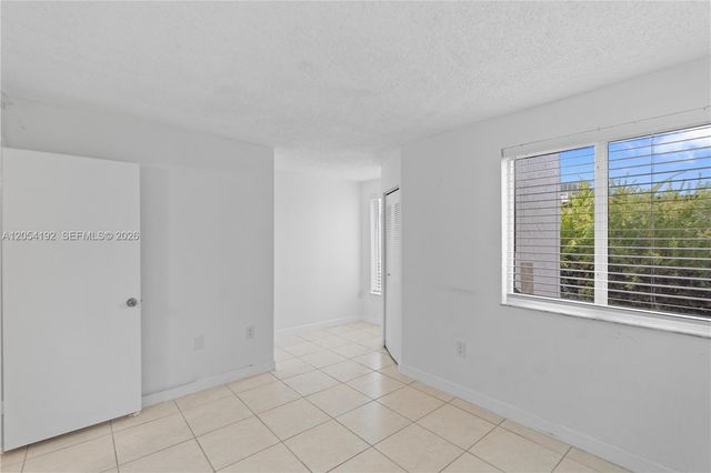 8585 NW 6th Ln 9-208, Miami, FL 33126