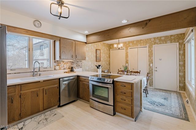 6919 Woodwalk Drive 38, Brecksville, OH 44141