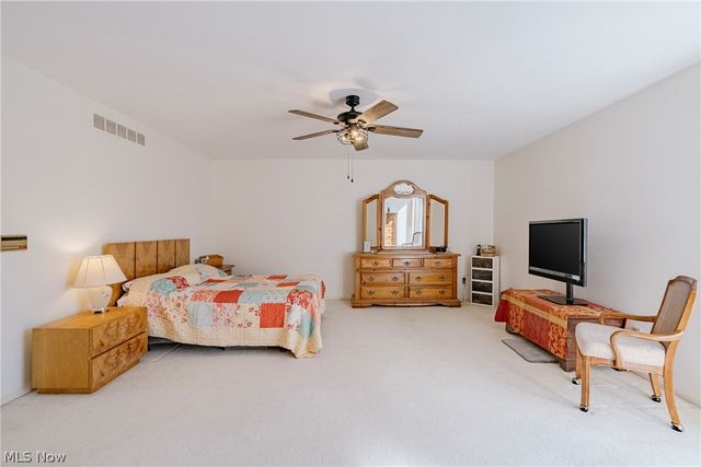 6919 Woodwalk Drive 38, Brecksville, OH 44141