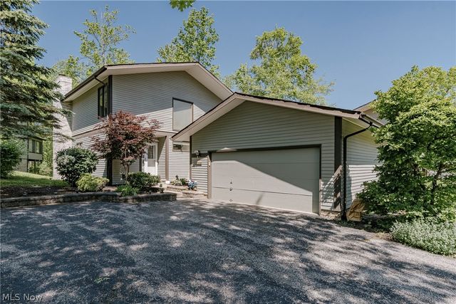 6919 Woodwalk Drive 38, Brecksville, OH 44141