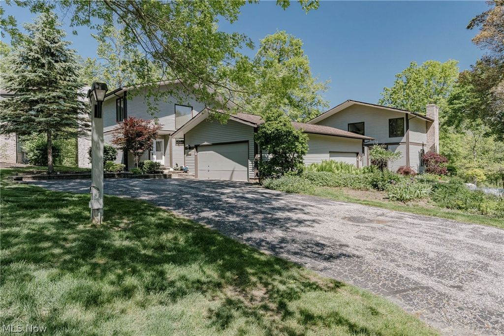6919 Woodwalk Drive 38, Brecksville, OH 44141