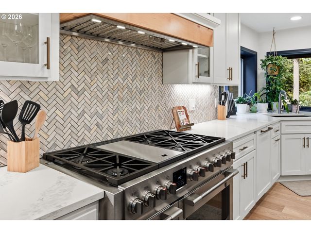 625 VICTORIA Pl, West Linn, OR 97068