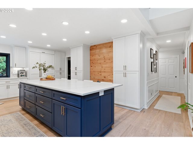 625 VICTORIA Pl, West Linn, OR 97068