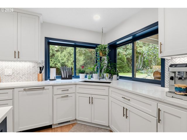625 VICTORIA Pl, West Linn, OR 97068