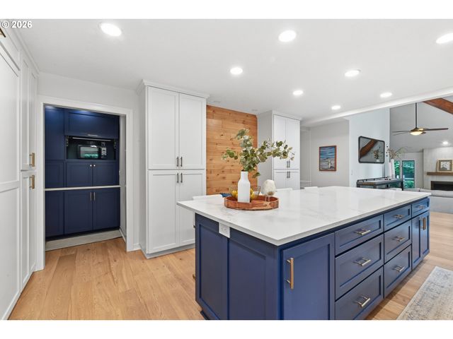 625 VICTORIA Pl, West Linn, OR 97068