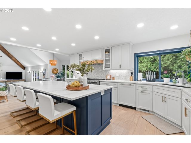625 VICTORIA Pl, West Linn, OR 97068