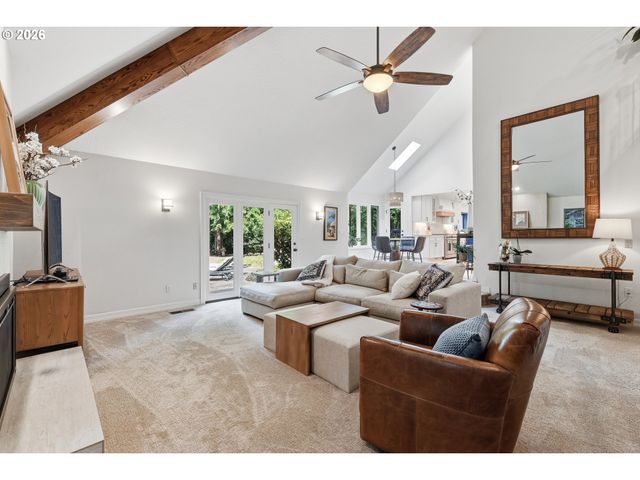 625 VICTORIA Pl, West Linn, OR 97068