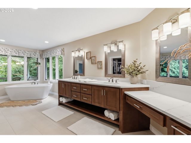 625 VICTORIA Pl, West Linn, OR 97068