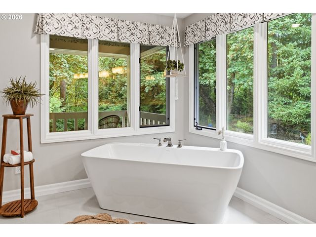 625 VICTORIA Pl, West Linn, OR 97068
